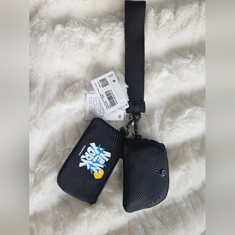 NWT Lululemon x New York Dual Pouch Wristlet, Black, New York Exclusive 🍎🗽